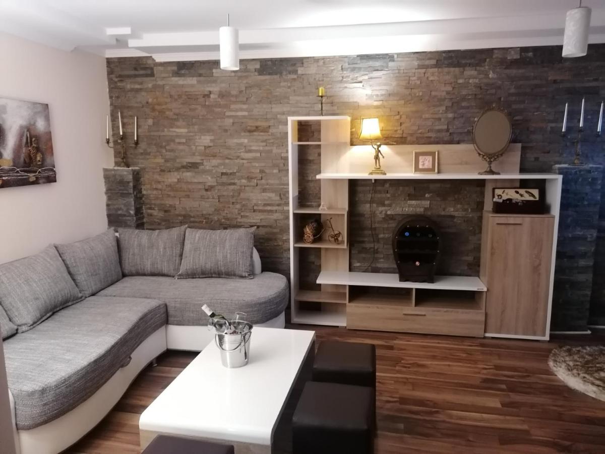 סרמסקה מיטרוביקה Apartman Dionis Sm מראה חיצוני תמונה