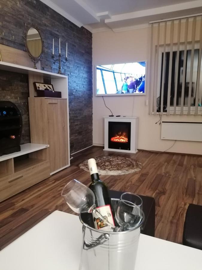 סרמסקה מיטרוביקה Apartman Dionis Sm מראה חיצוני תמונה